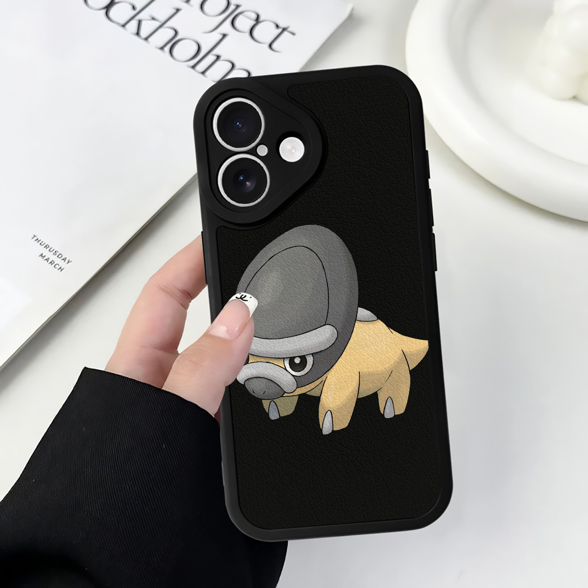 （画像用） ポケットモンスター Pokémon 【iPhone 16シリーズ対応】シリコンスマホケース（レザー調） 材質：シリコン